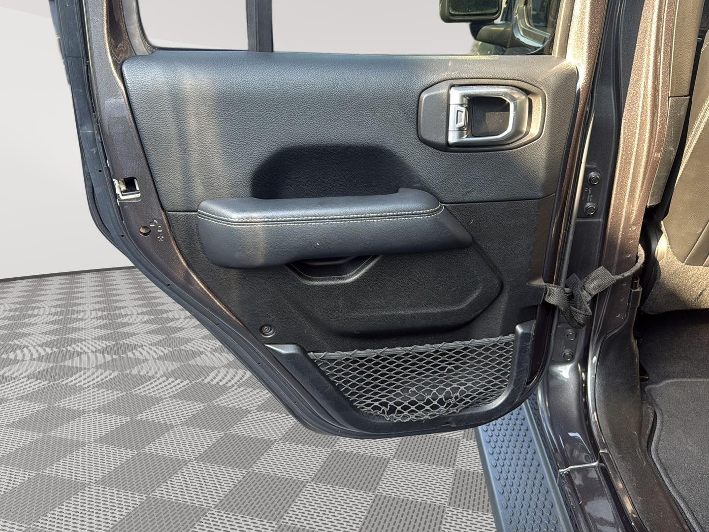 2018 Jeep Wrangler Unlimited Sahara photo 18