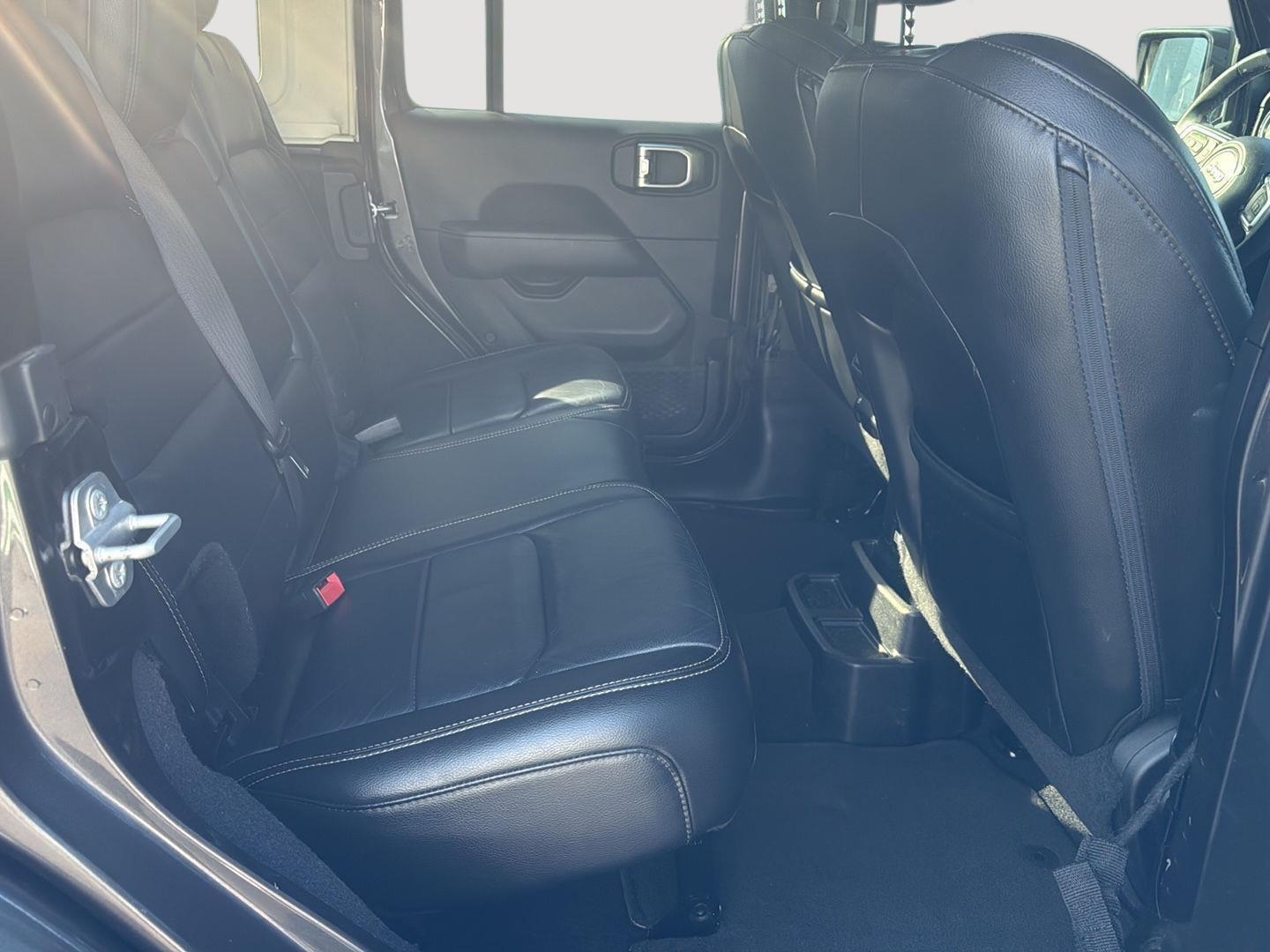 2018 Jeep Wrangler Unlimited Sahara photo 32