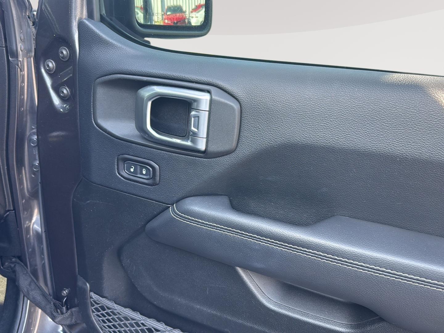 2018 Jeep Wrangler Unlimited Sahara photo 35