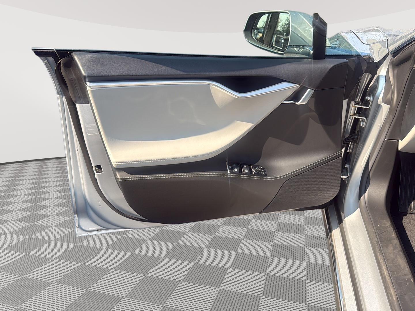 2014 Tesla Model S 85 photo 9