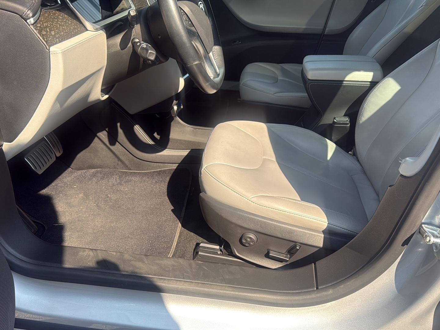 2014 Tesla Model S 85 photo 12