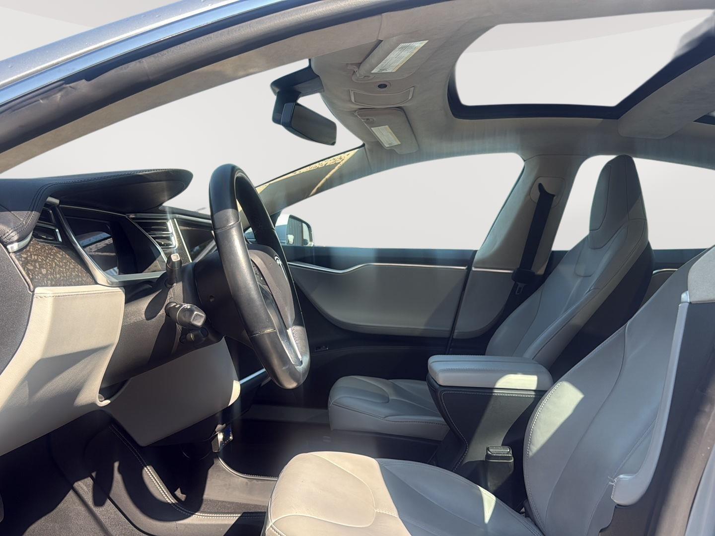 2014 Tesla Model S 85 photo 13