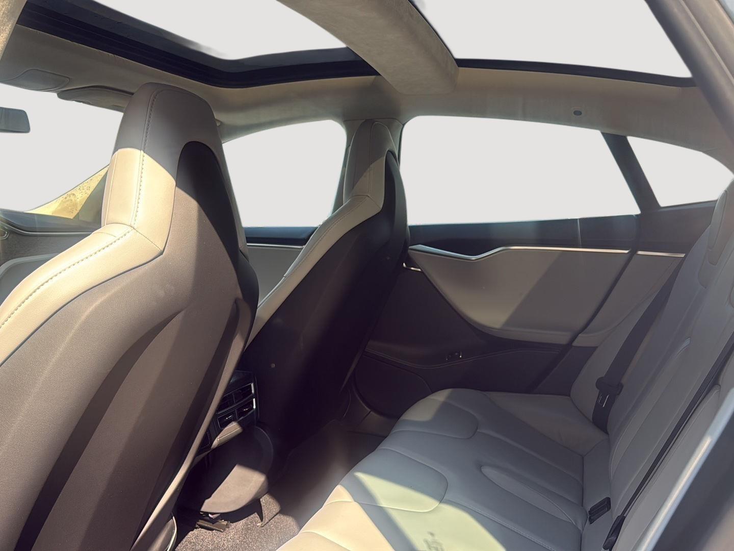 2014 Tesla Model S 85 photo 17