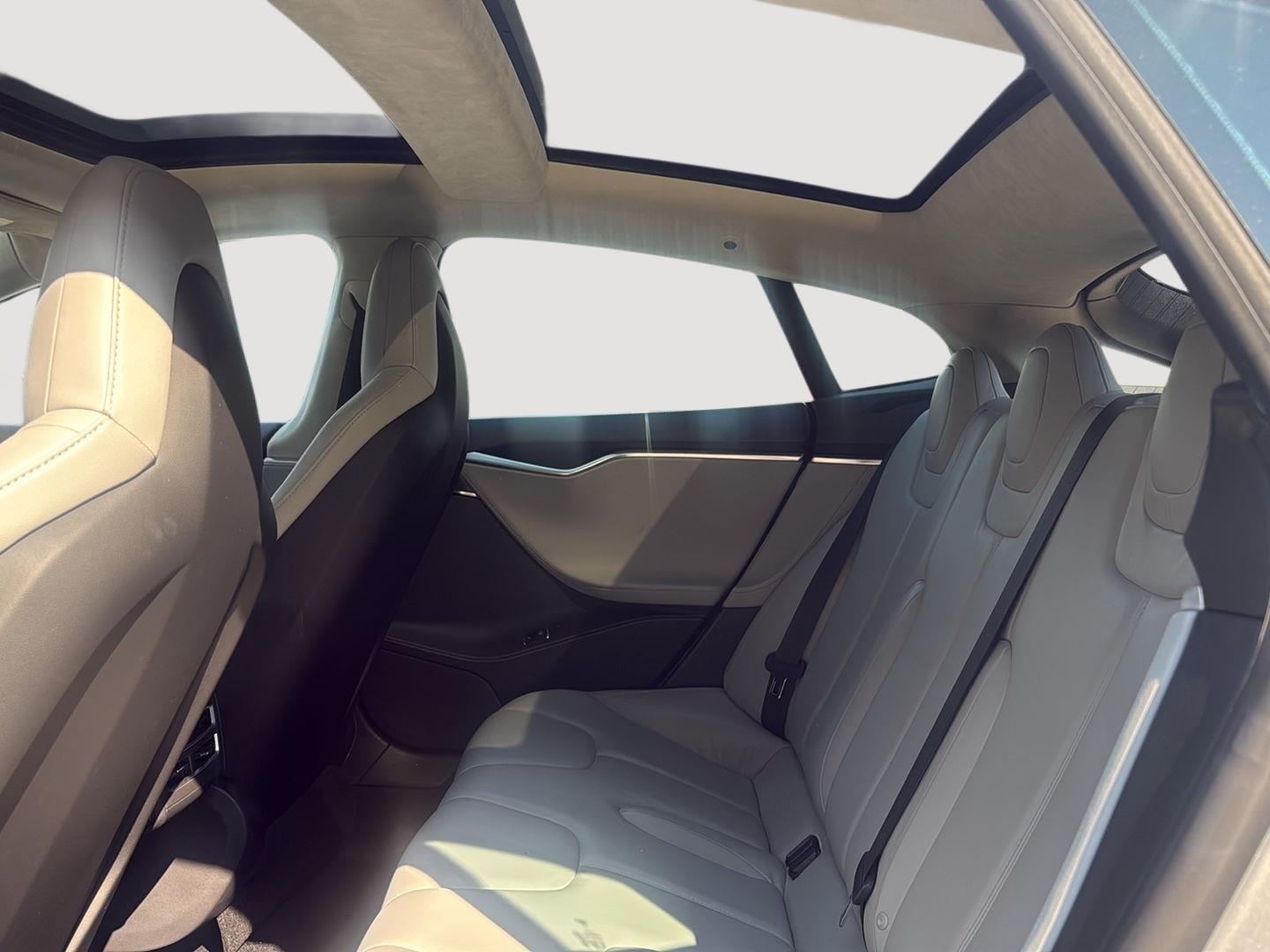 2014 Tesla Model S 85 photo 18