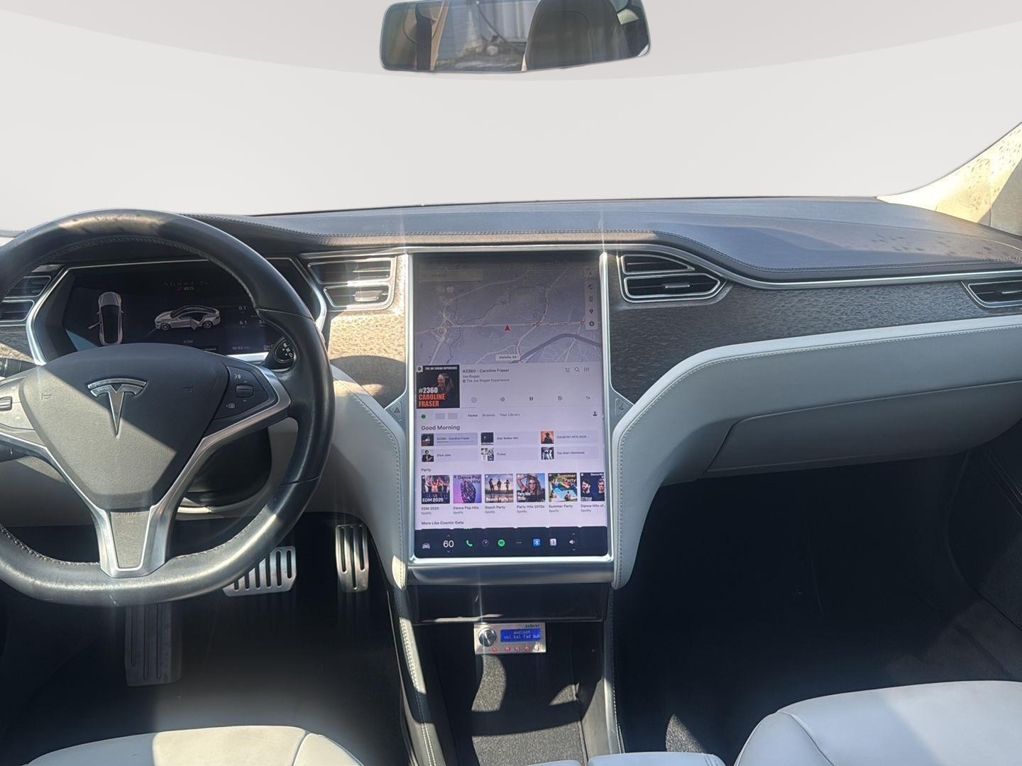 2014 Tesla Model S 85 photo 24
