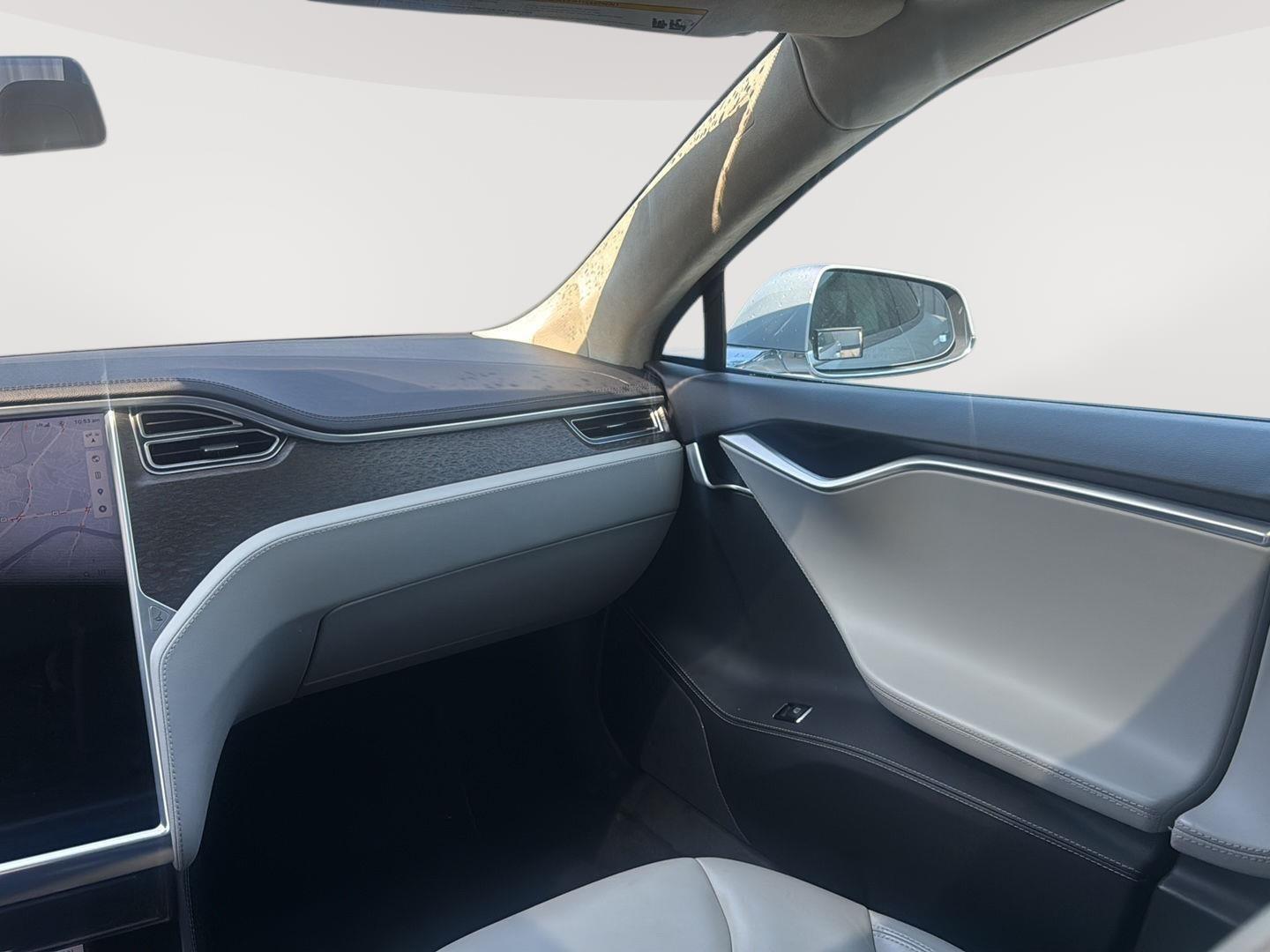 2014 Tesla Model S 85 photo 26