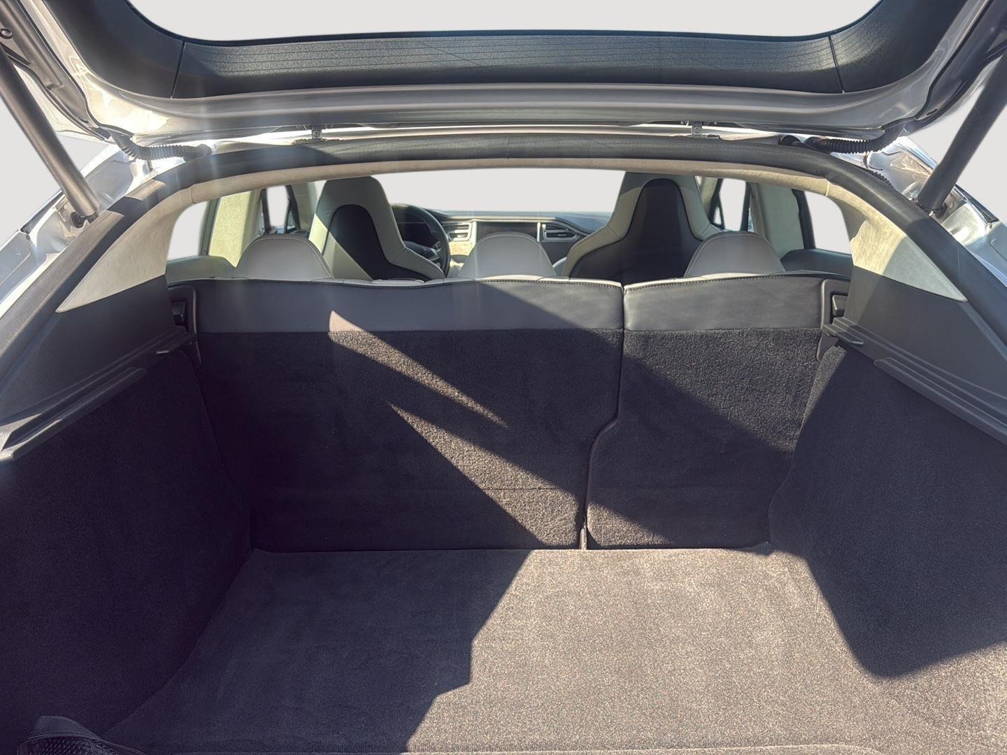 2014 Tesla Model S 85 photo 29