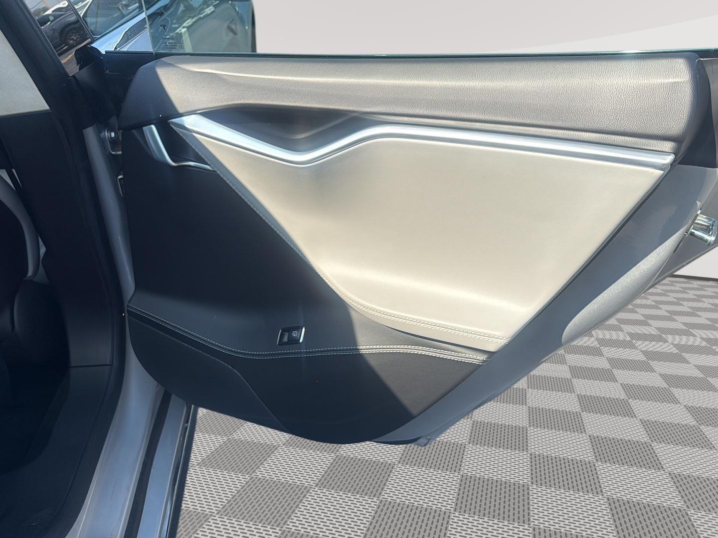 2014 Tesla Model S 85 photo 30