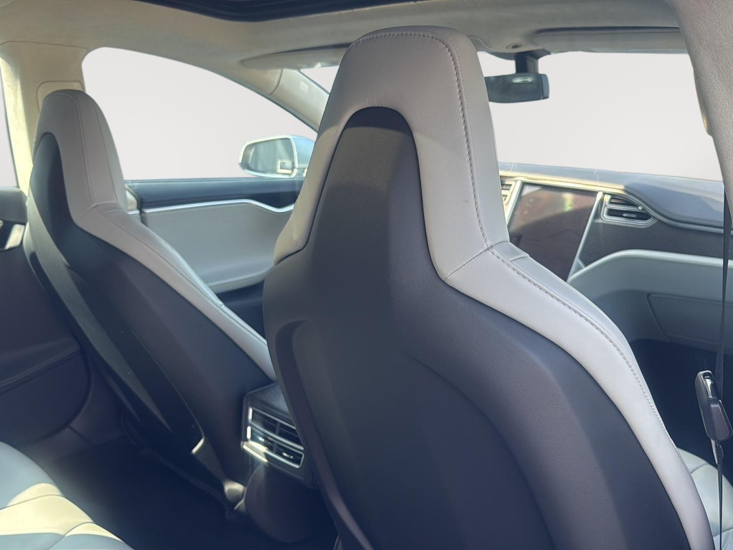 2014 Tesla Model S 85 photo 31