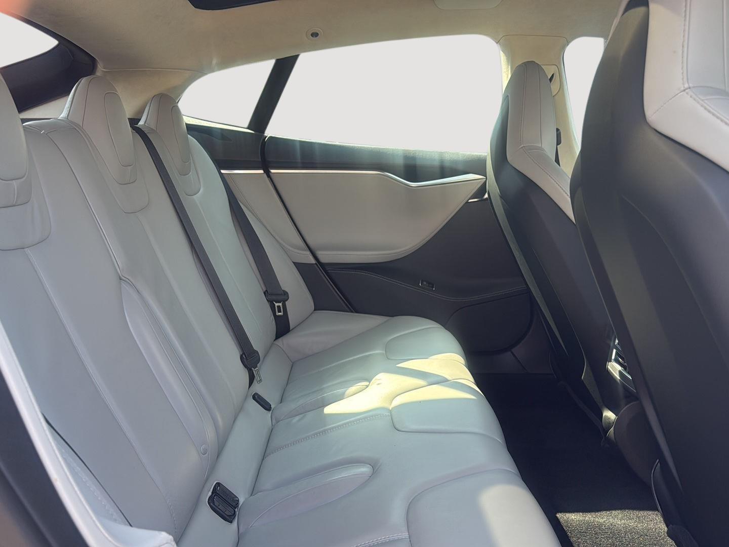 2014 Tesla Model S 85 photo 35