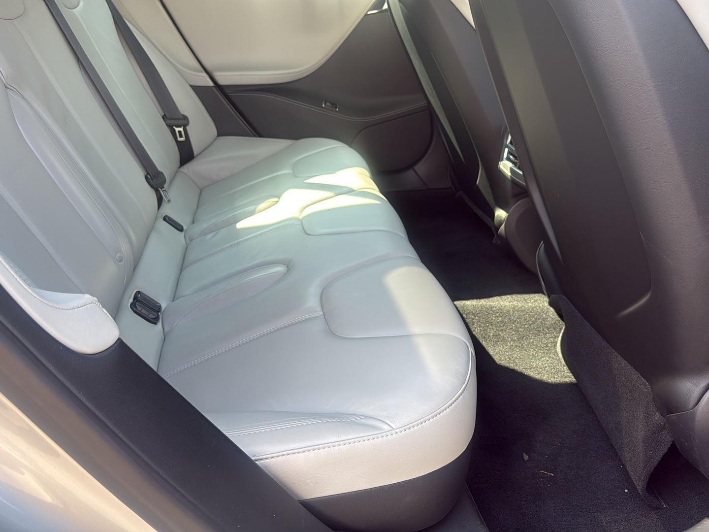 2014 Tesla Model S 85 photo 36