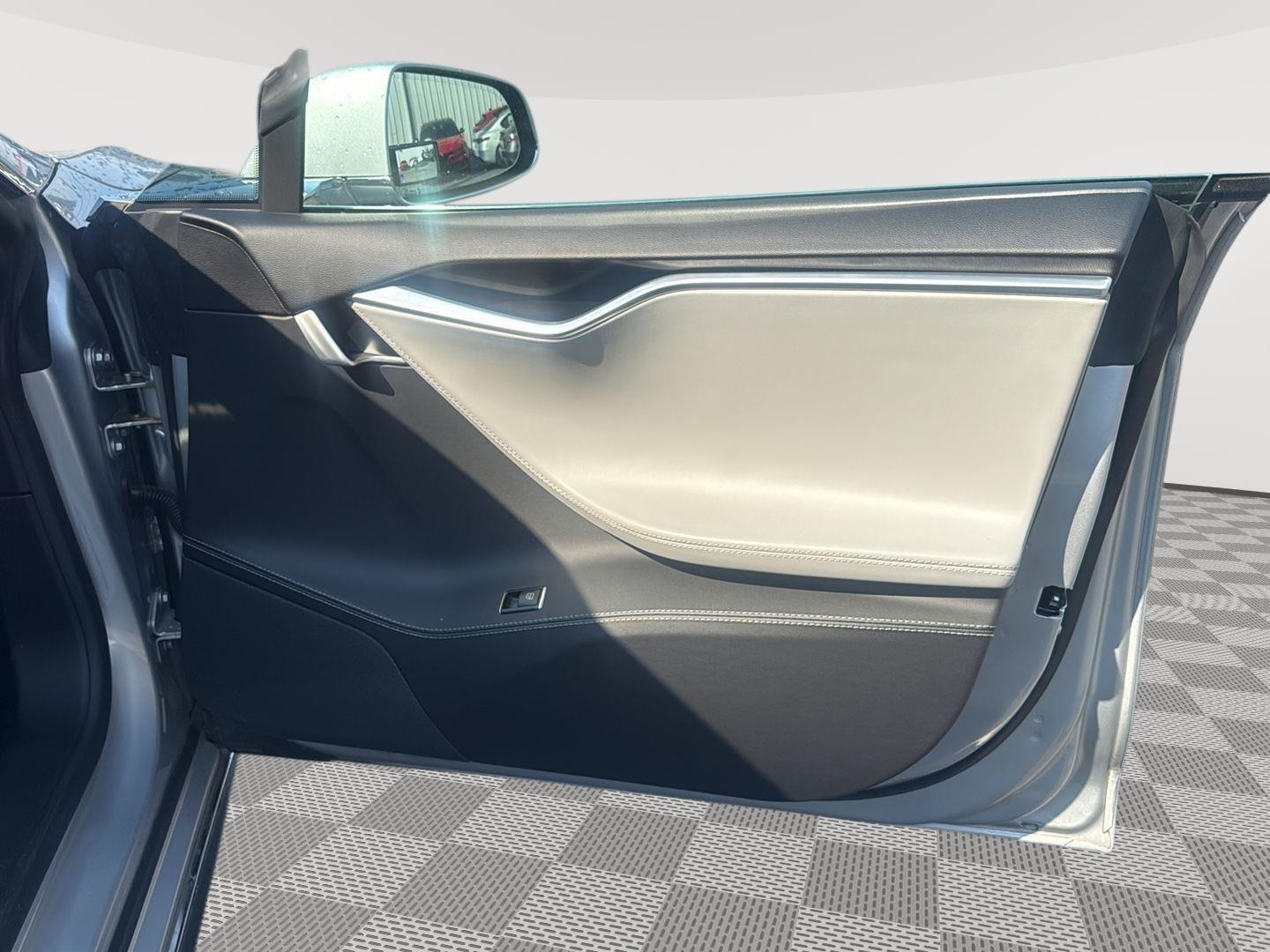 2014 Tesla Model S 85 photo 37