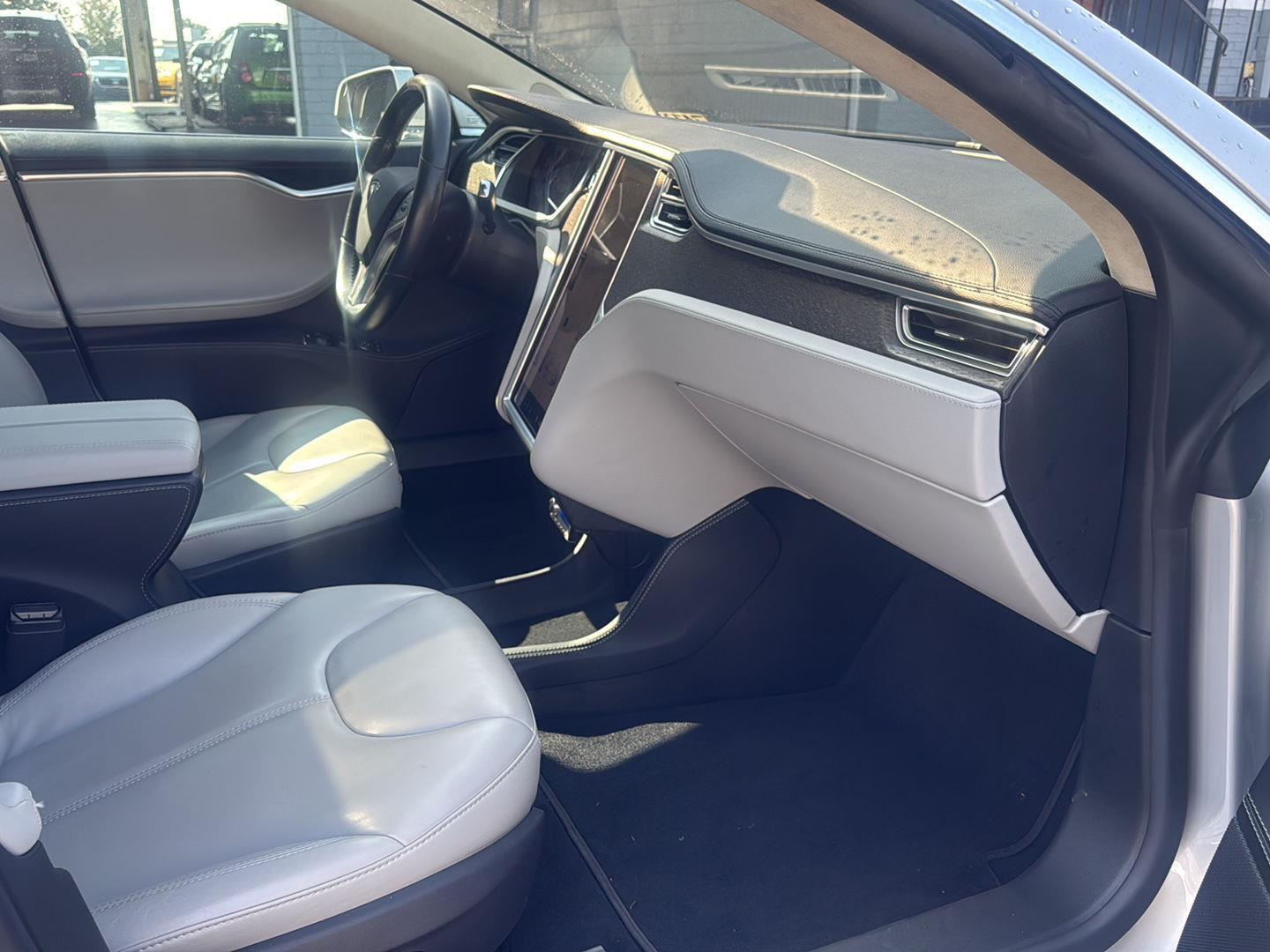 2014 Tesla Model S 85 photo 39
