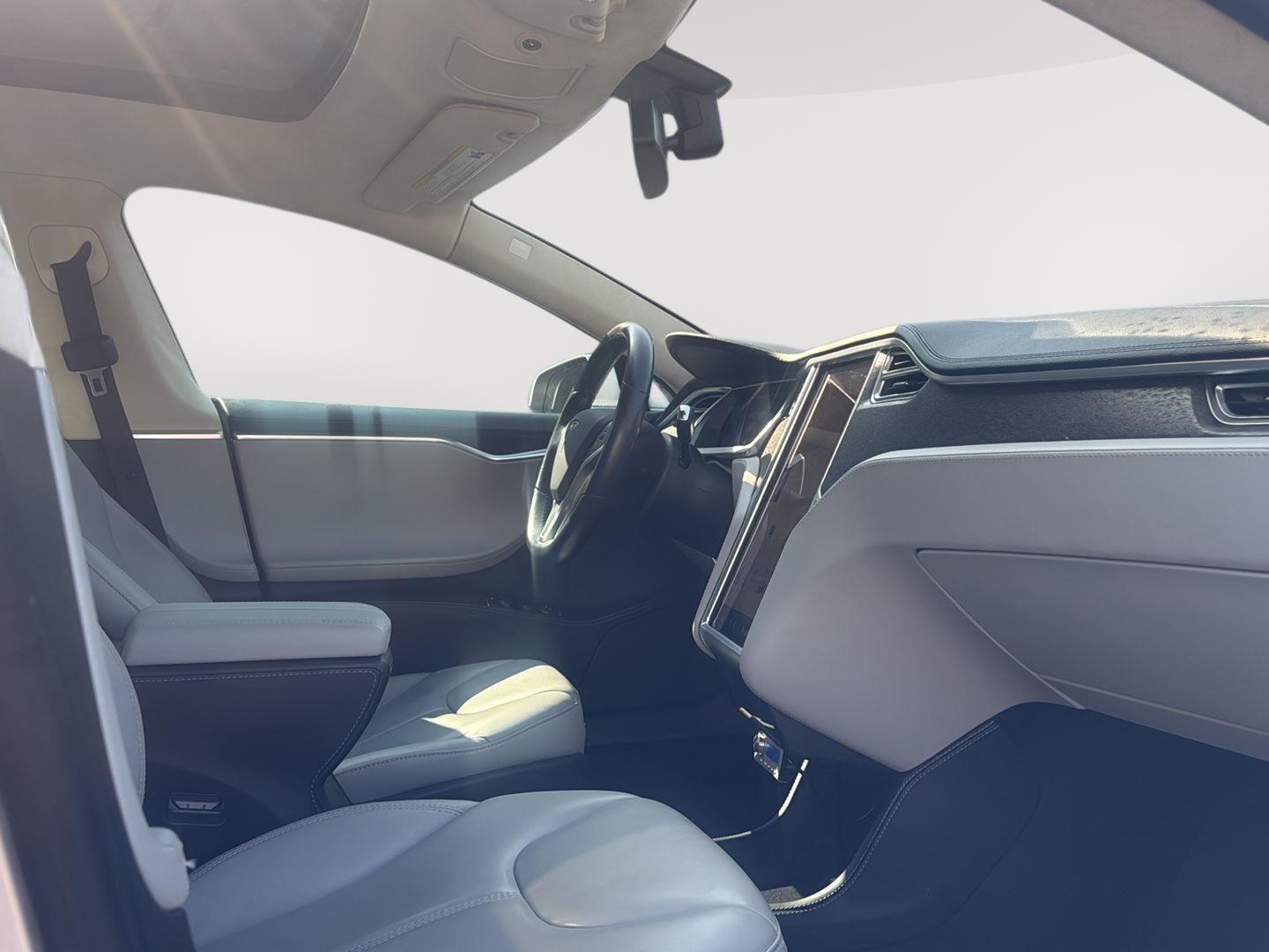 2014 Tesla Model S 85 photo 40