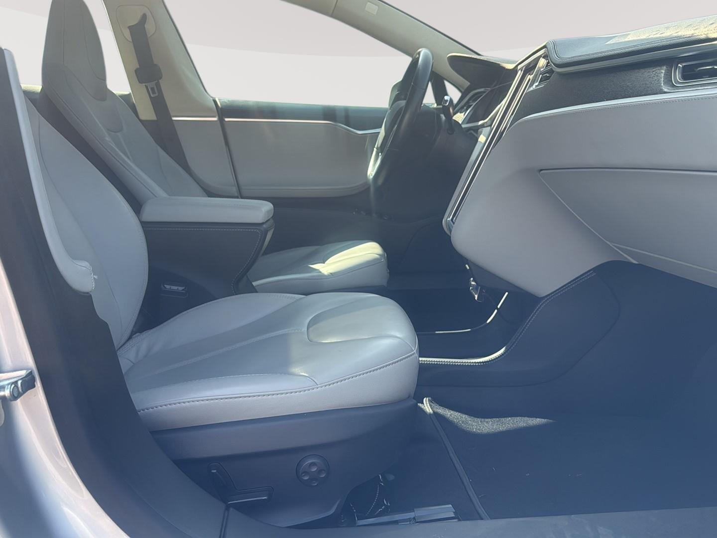 2014 Tesla Model S 85 photo 41