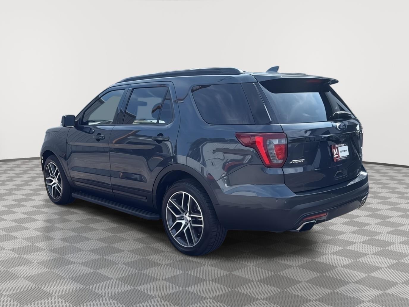 2017 Ford Explorer Sport photo 2