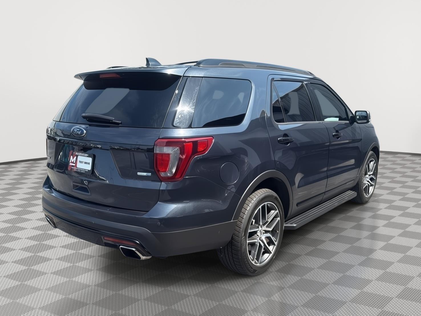 2017 Ford Explorer Sport photo 4