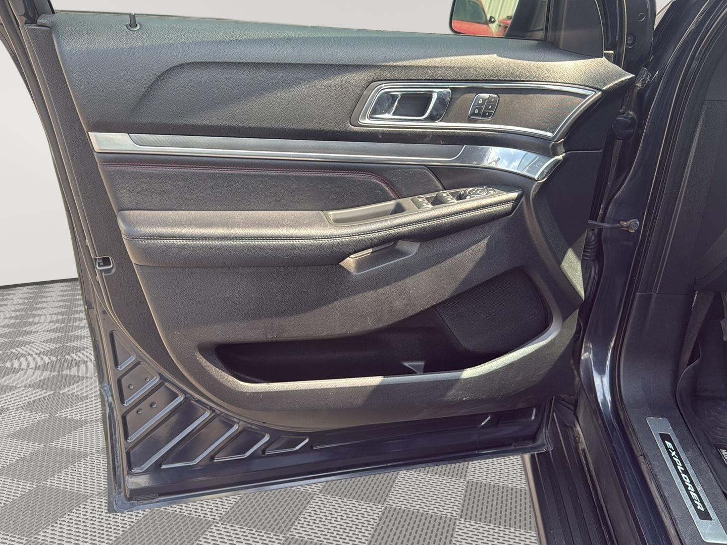 2017 Ford Explorer Sport photo 8