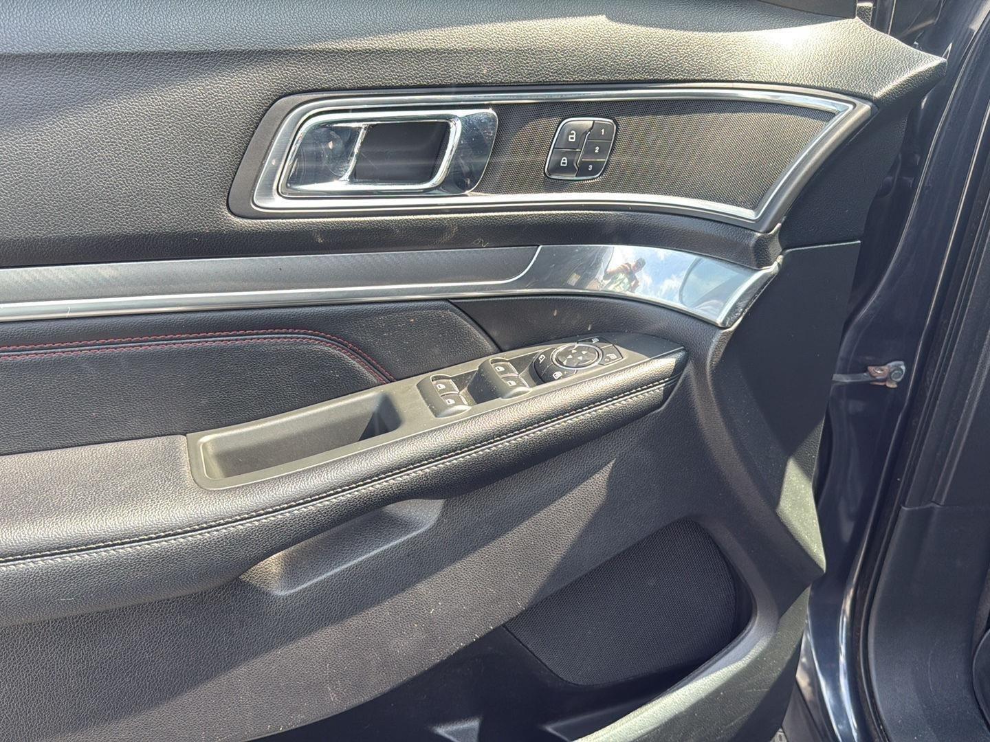 2017 Ford Explorer Sport photo 9