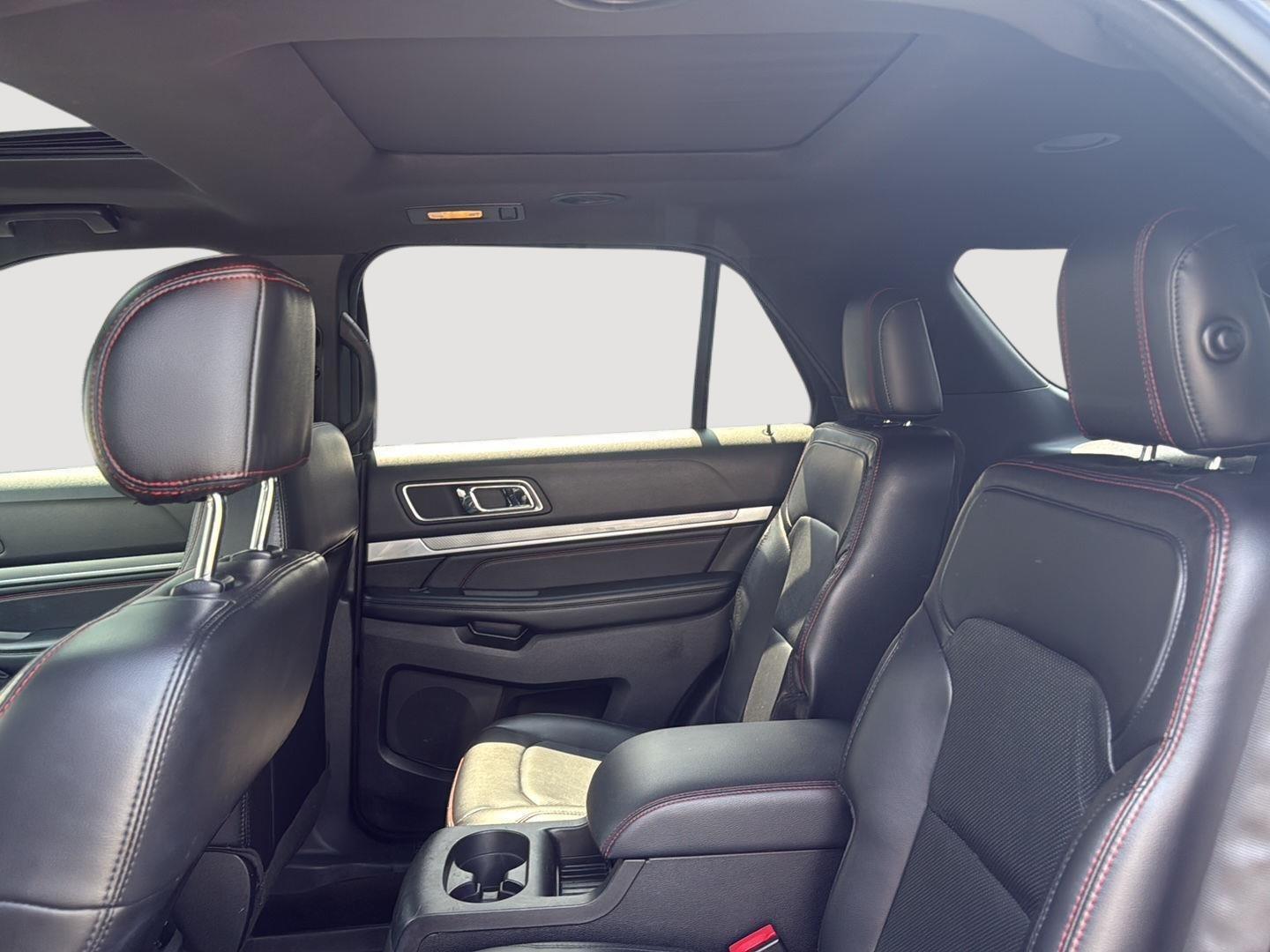 2017 Ford Explorer Sport photo 23
