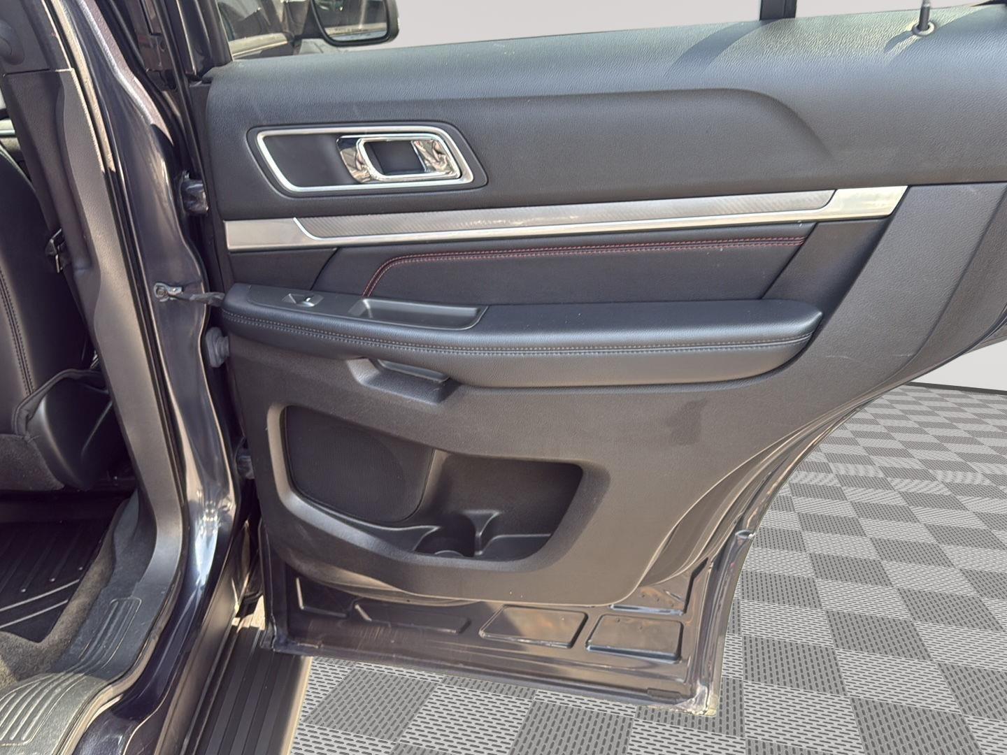 2017 Ford Explorer Sport photo 38