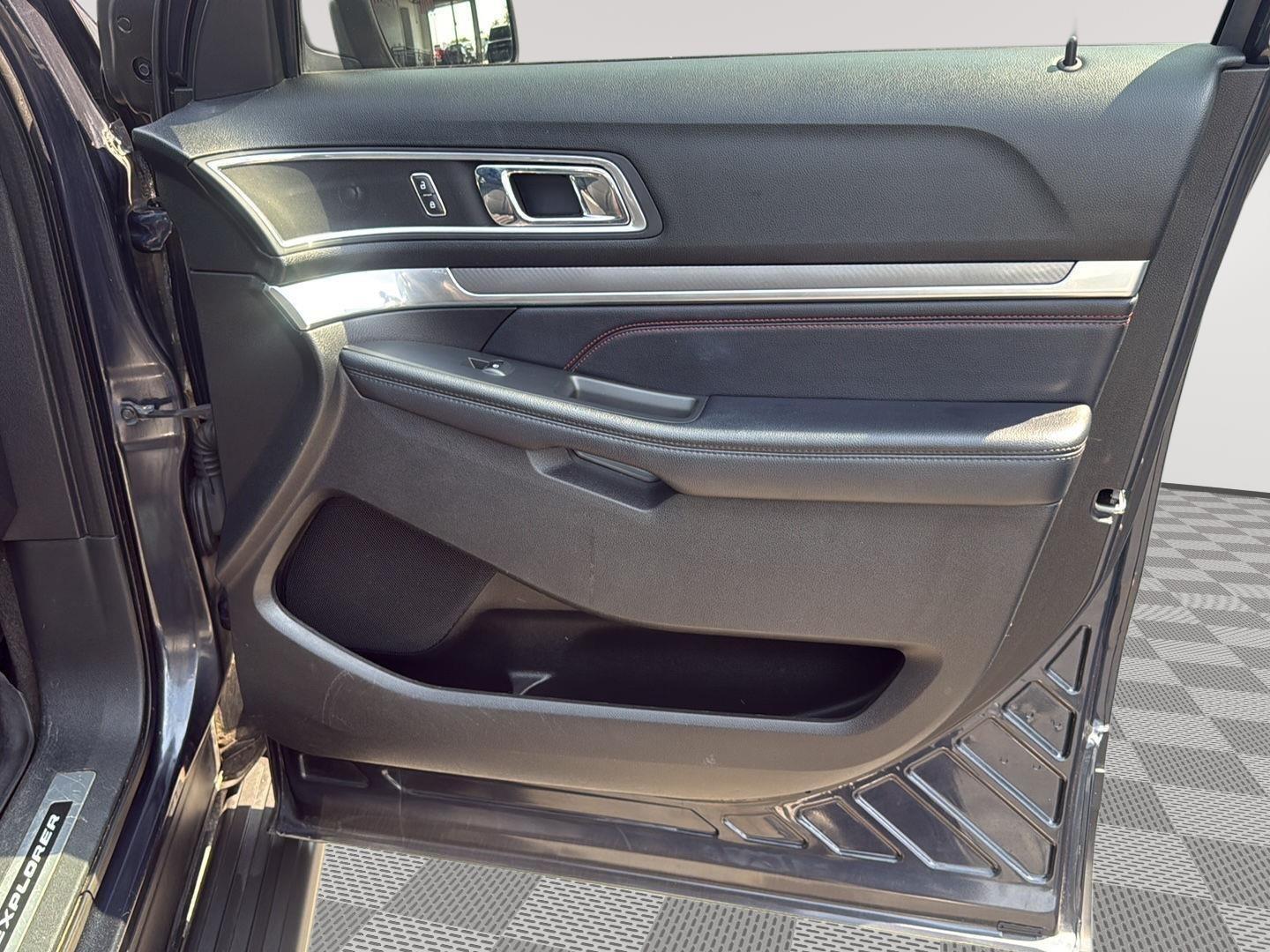 2017 Ford Explorer Sport photo 45