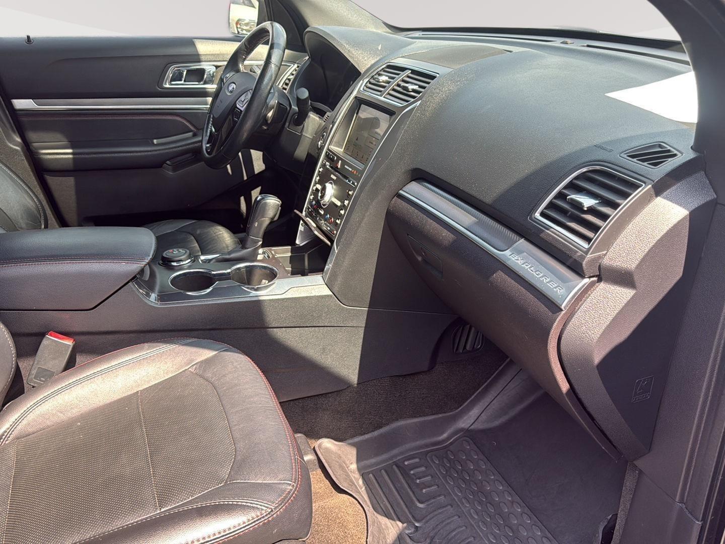 2017 Ford Explorer Sport photo 48