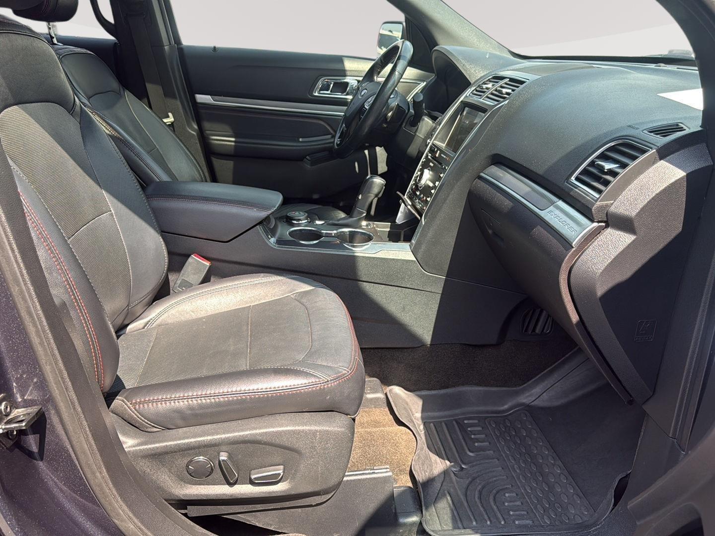 2017 Ford Explorer Sport photo 49