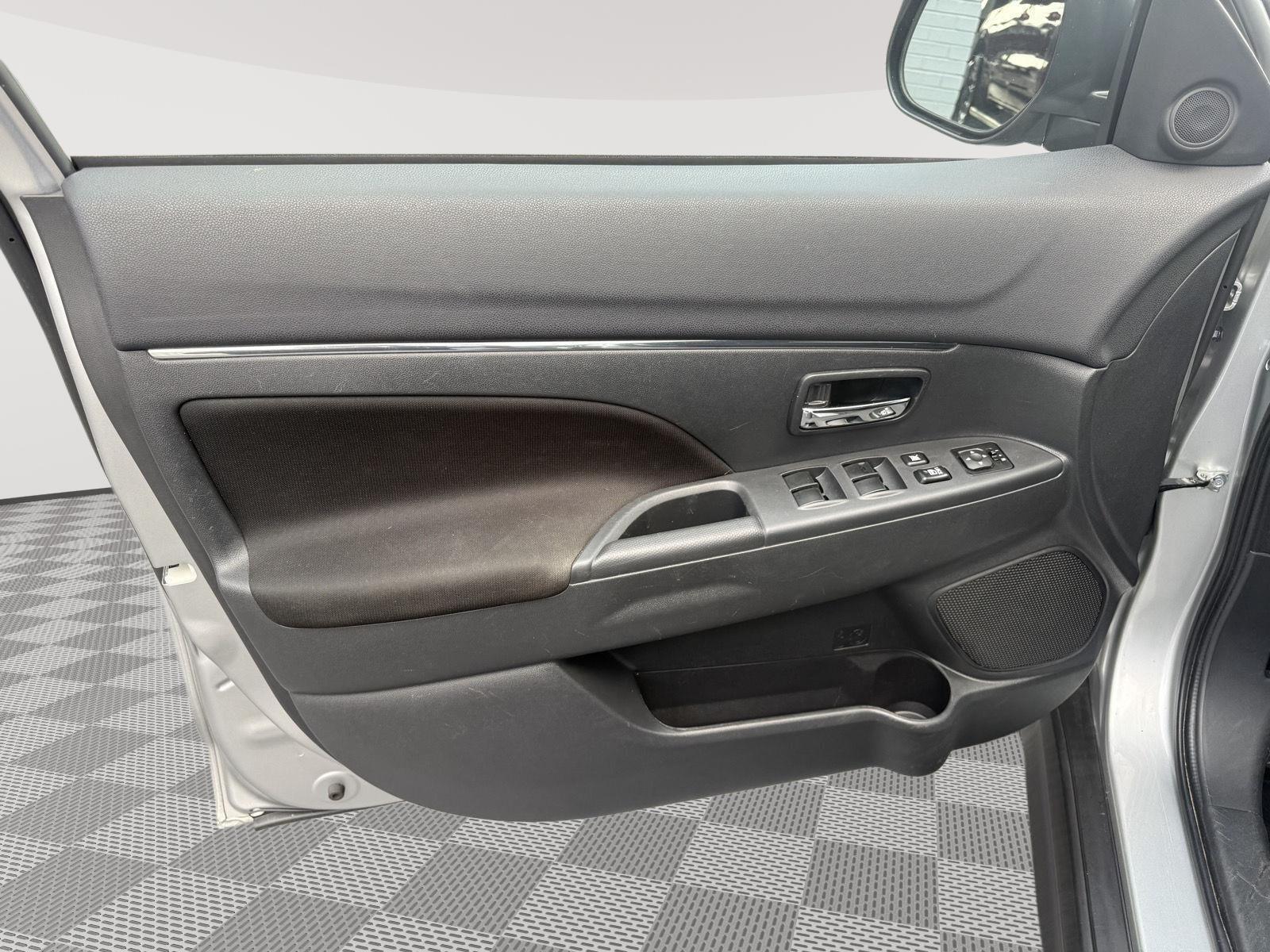 2024 Mitsubishi Outlander Sport ES LE SE photo 8