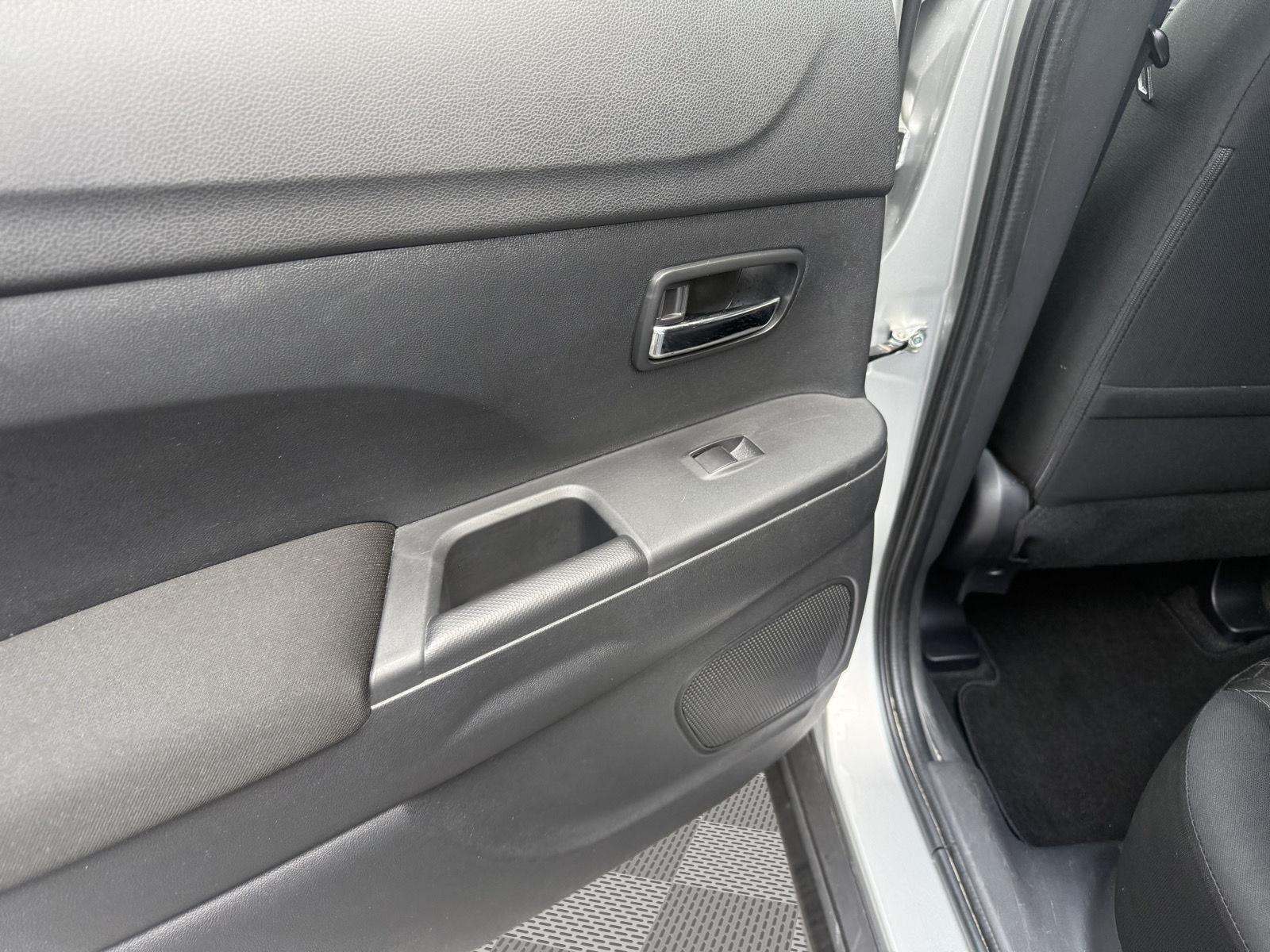 2024 Mitsubishi Outlander Sport ES LE SE photo 21