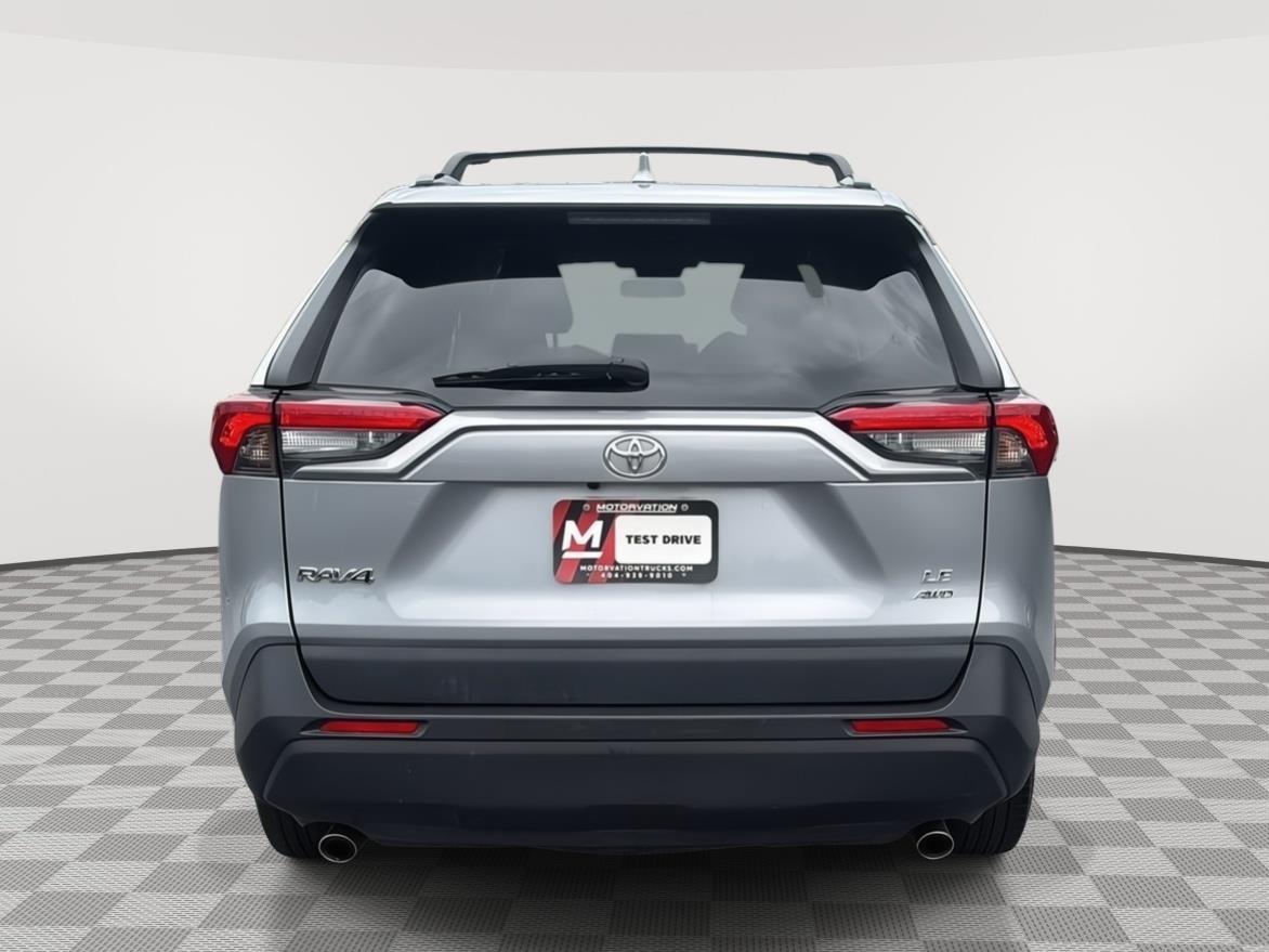 2019 Toyota RAV4 LE photo 3