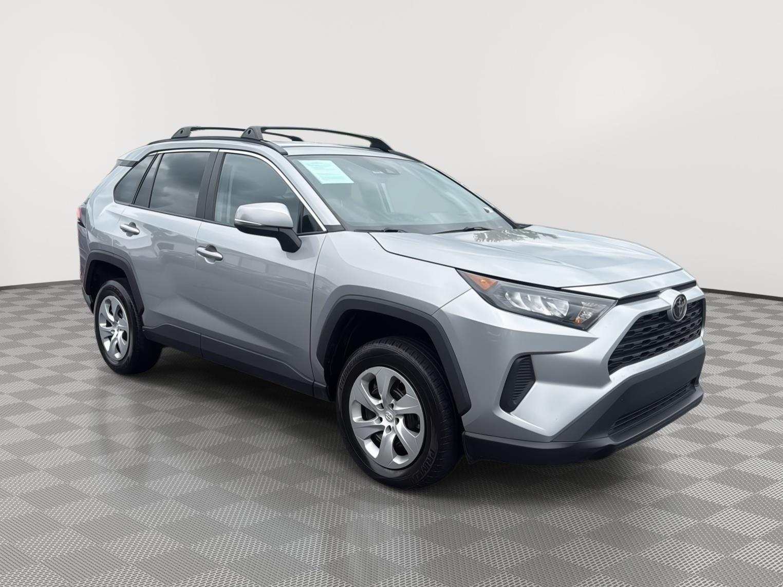 2019 Toyota RAV4 LE photo 6