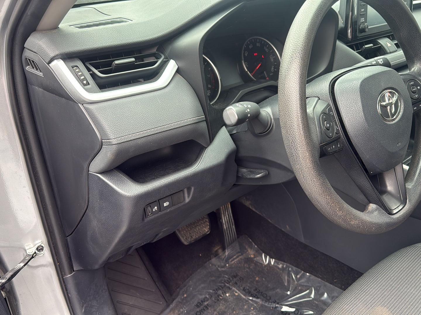 2019 Toyota RAV4 LE photo 10