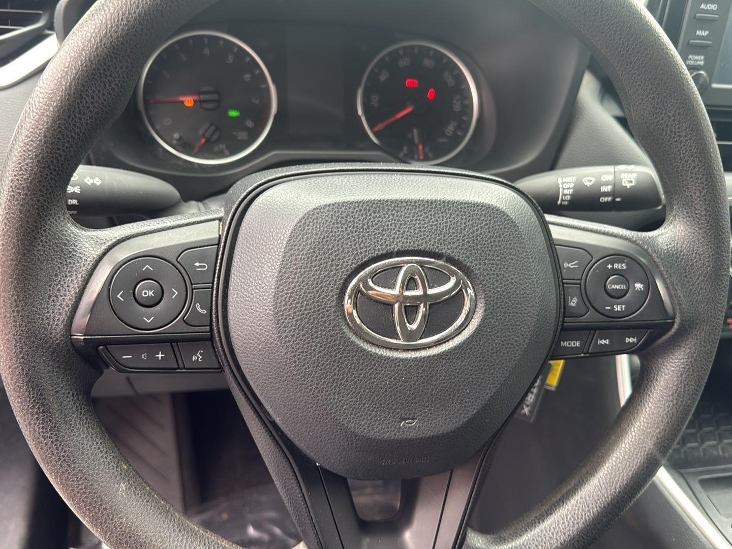 2019 Toyota RAV4 LE photo 11