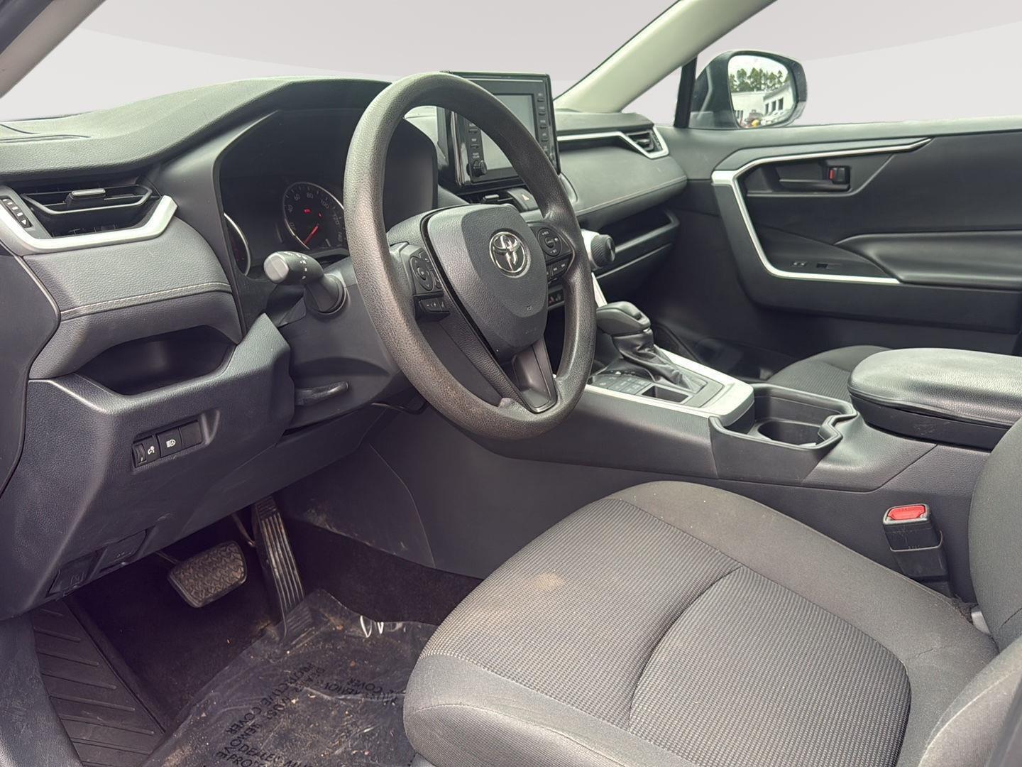 2019 Toyota RAV4 LE photo 12