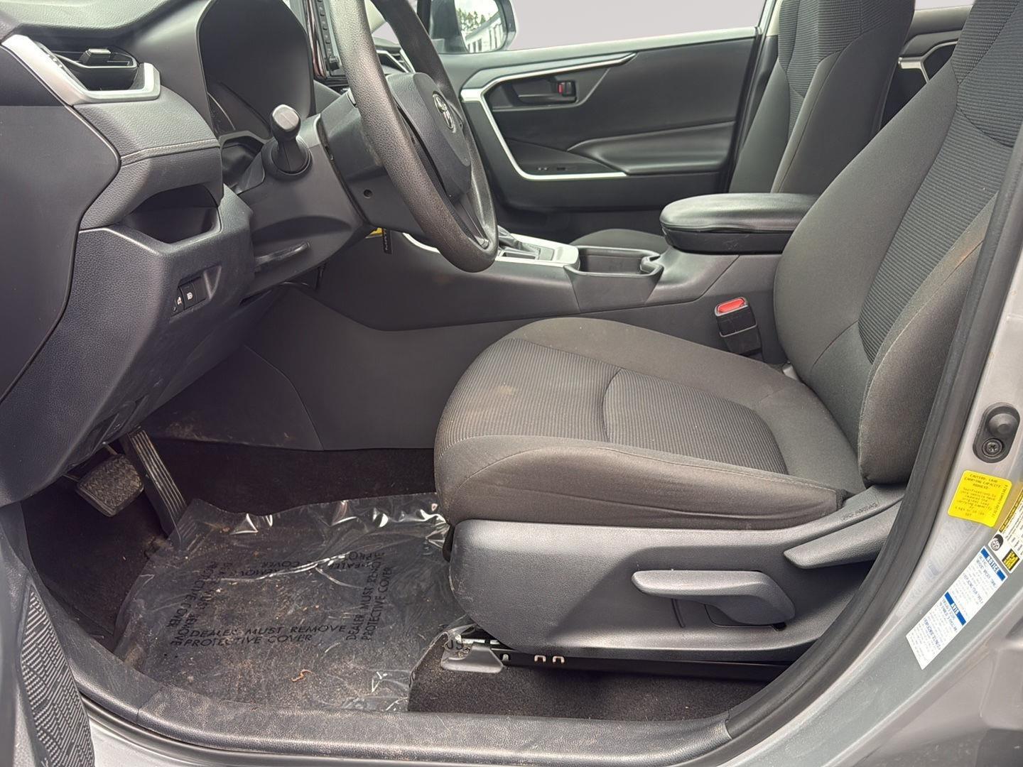 2019 Toyota RAV4 LE photo 13