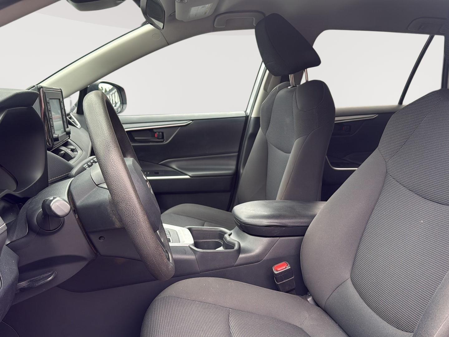 2019 Toyota RAV4 LE photo 15