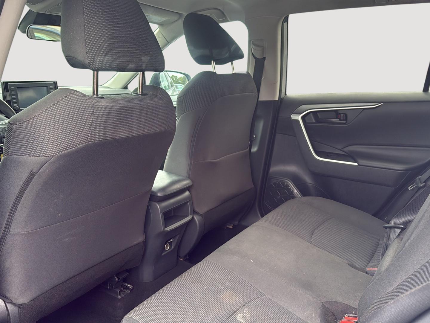 2019 Toyota RAV4 LE photo 19