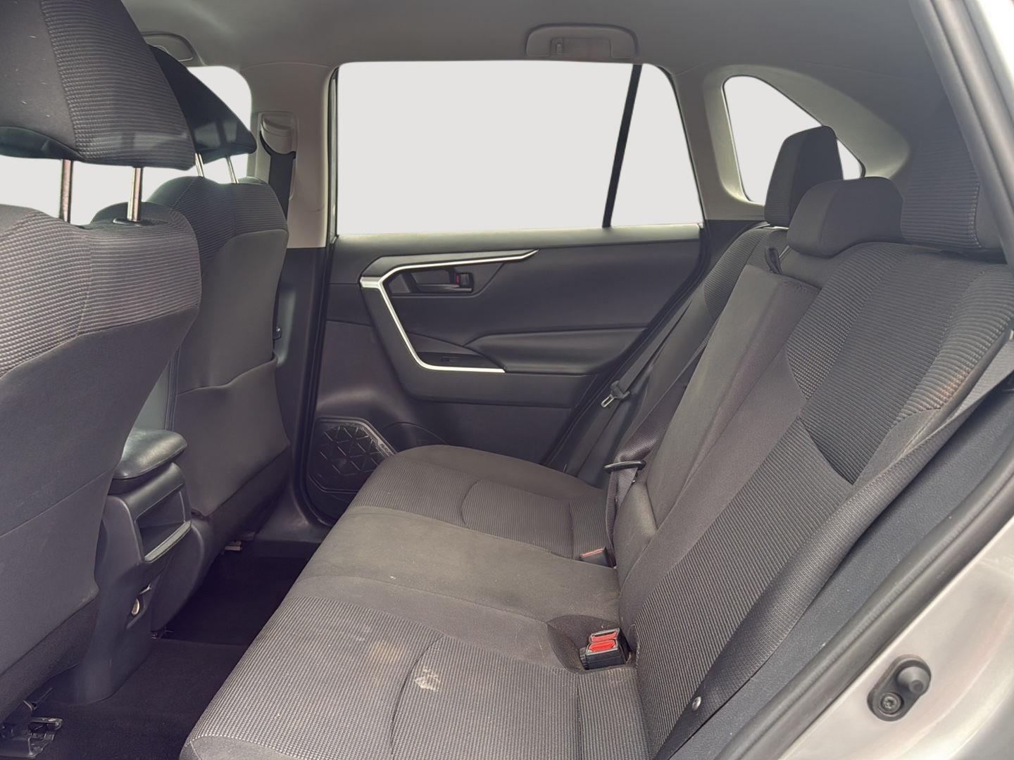 2019 Toyota RAV4 LE photo 20