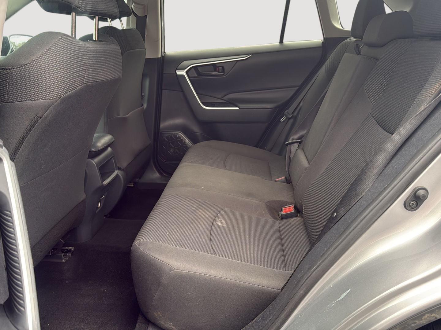 2019 Toyota RAV4 LE photo 21