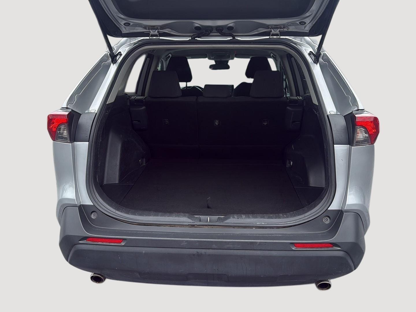 2019 Toyota RAV4 LE photo 30