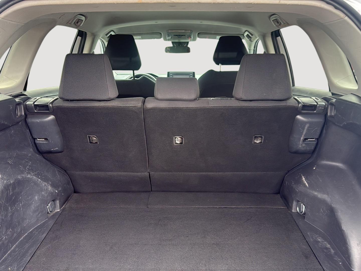 2019 Toyota RAV4 LE photo 31