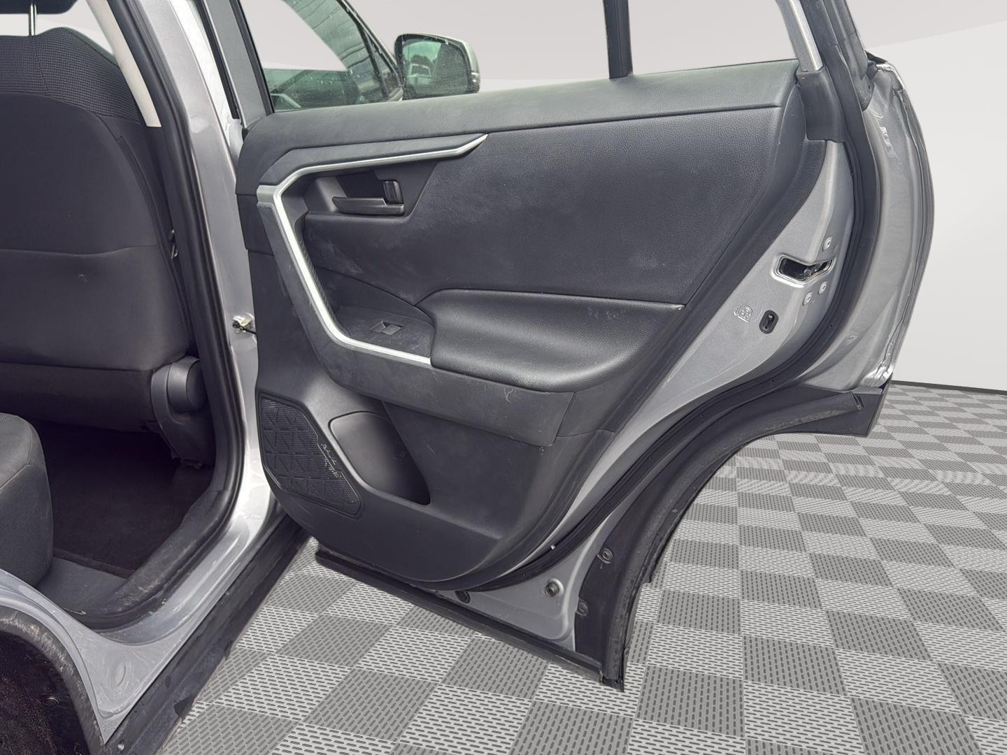 2019 Toyota RAV4 LE photo 33