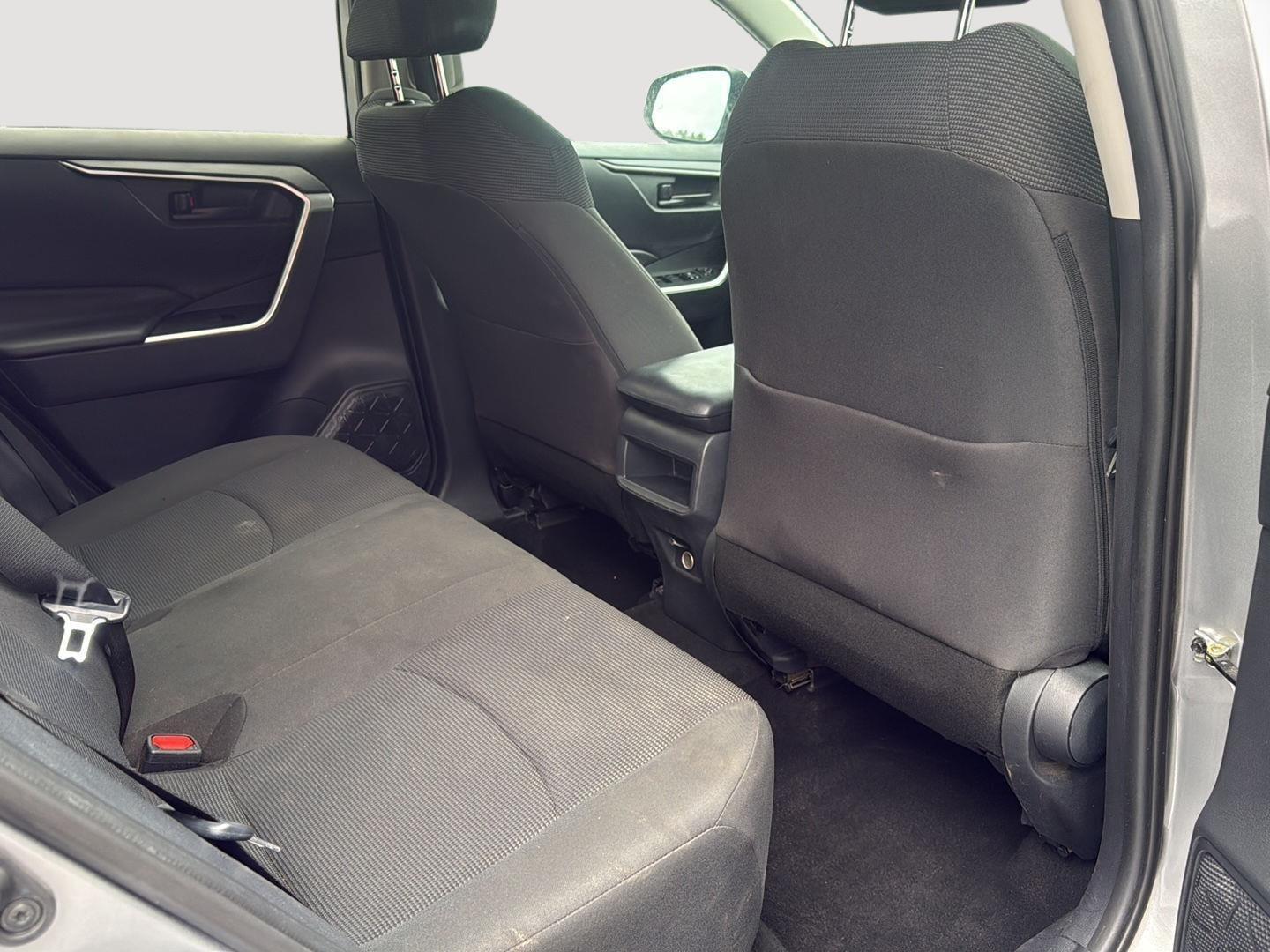 2019 Toyota RAV4 LE photo 35