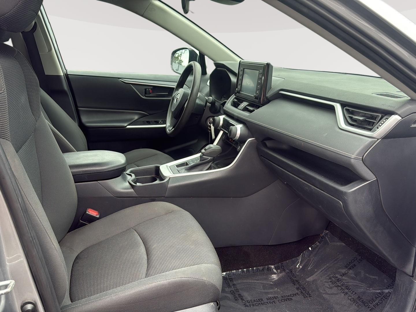 2019 Toyota RAV4 LE photo 41