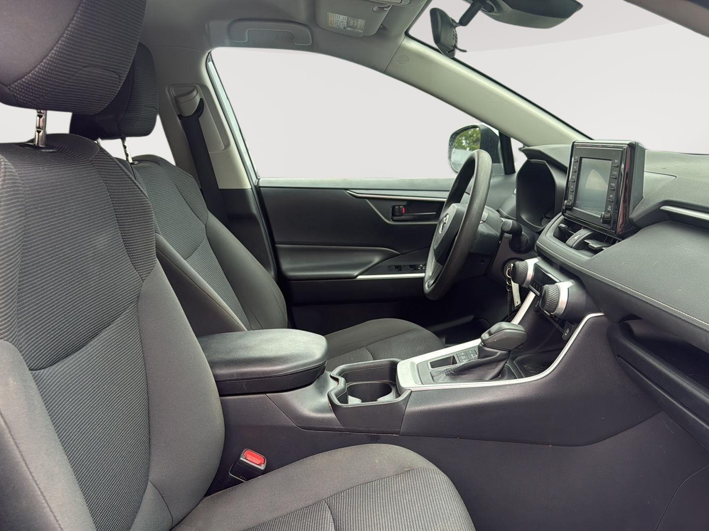 2019 Toyota RAV4 LE photo 42