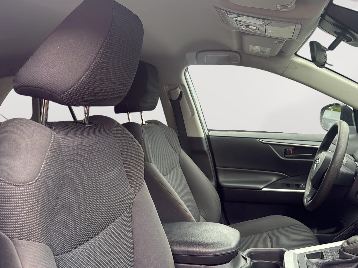 2019 Toyota RAV4 LE photo 43