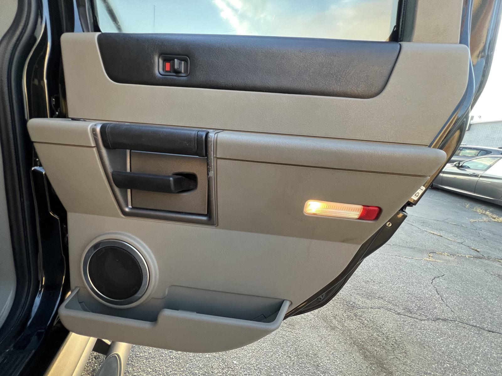 2004 Hummer H2 3/4 Ton photo 27