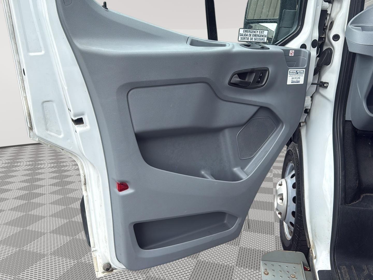 2019 Ford Transit Passenger XL photo 2