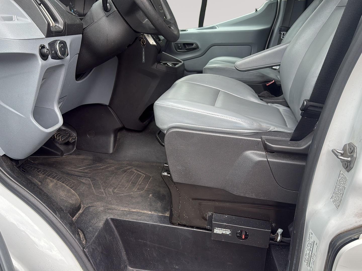 2019 Ford Transit Passenger XL photo 5